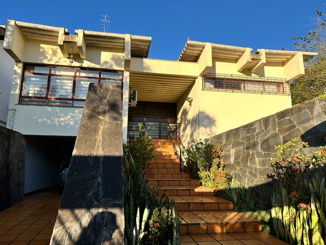 Sobrado com 534m² 4 quartos e 4 banheiros, à venda, no bairro Los Angeles em Londrina