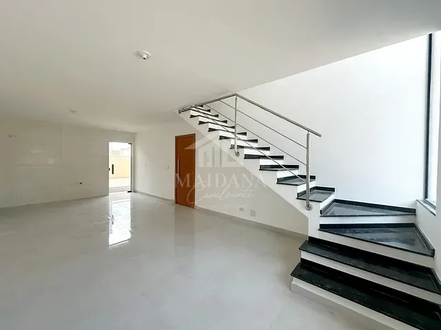 Sobrado com 142m² 3 quartos e 2 banheiros, à venda, no bairro Costeira em São José dos Pinhais