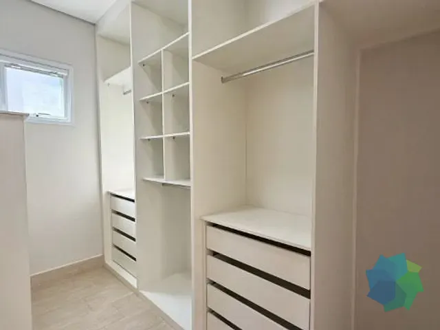 Sobrado com 300m² 4 quartos e 2 banheiros, à venda ou para alugar, no bairro Parque Barnabé em Indaiatuba