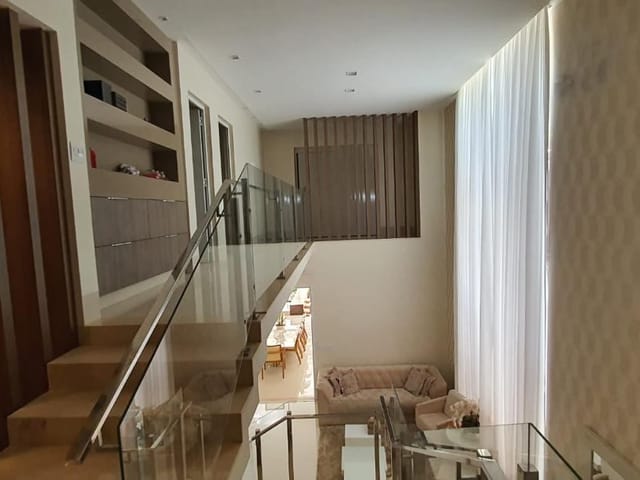 Sobrado com 463m² 4 quartos e 5 banheiros, à venda, no bairro Residencial Parque Mendanha em Goiânia