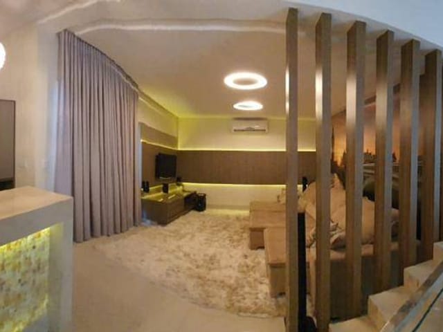 Sobrado com 463m² 4 quartos e 5 banheiros, à venda, no bairro Residencial Parque Mendanha em Goiânia