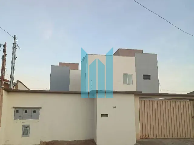 Sobrado 2 quartos e 2 banheiros, à venda, no bairro Jardim Kennedy em Poços de Caldas