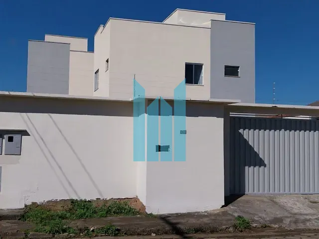 Sobrado 2 quartos e 2 banheiros, à venda, no bairro Jardim Kennedy em Poços de Caldas