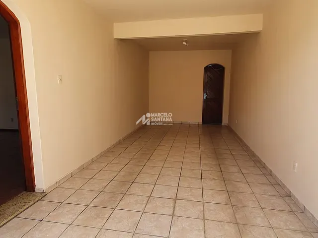 Sobrado com 300m² 5 quartos e 3 banheiros, à venda, no bairro Recreio em Vitória da Conquista