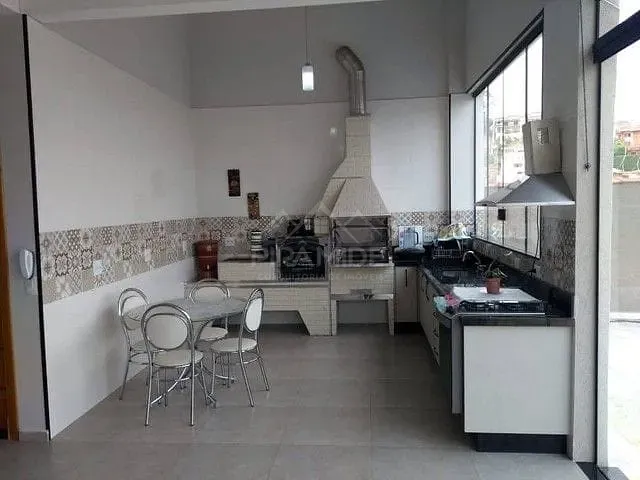 Sobrado com 350m² 5 quartos e 5 banheiros, à venda, no bairro Parque Vivaldi Leite Ribeiro em Poços de Caldas