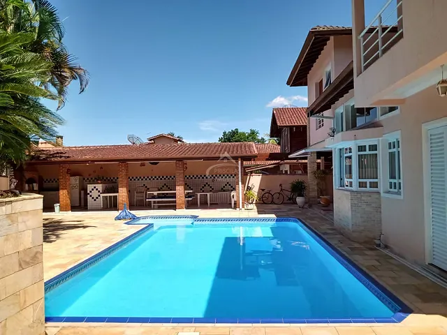 Sobrado com 535m² 4 quartos e 5 banheiros, à venda, no bairro Boracéia em São Sebastião