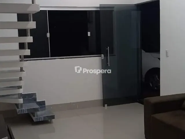 Sobrado 4 quartos e 2 banheiros, à venda, no bairro Jardim Veneza em Aparecida de Goiânia