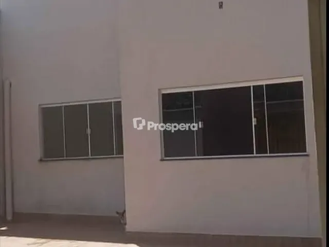 Sobrado 4 quartos e 2 banheiros, à venda, no bairro Jardim Veneza em Aparecida de Goiânia
