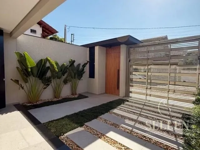 Sobrado 3 quartos e 3 banheiros, à venda, no bairro Centro em Balneário Camboriú