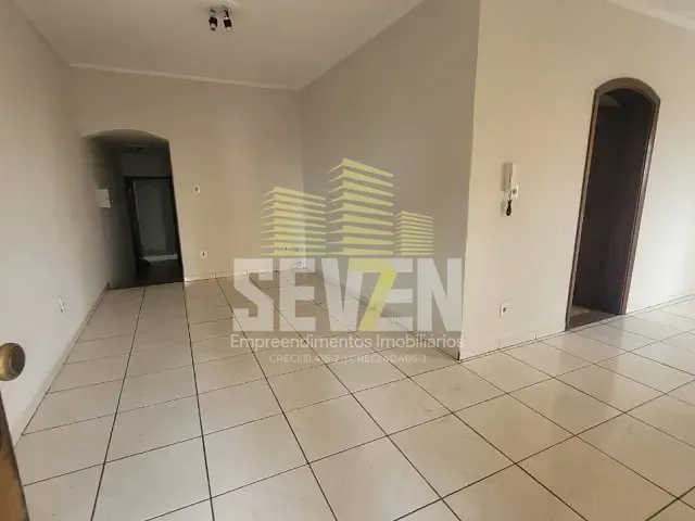 Sobrado com 300m², à venda ou para alugar, no bairro Vila Mesquita em Bauru