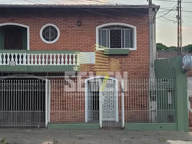 Sobrado com 300m², à venda ou para alugar, no bairro Vila Mesquita em Bauru