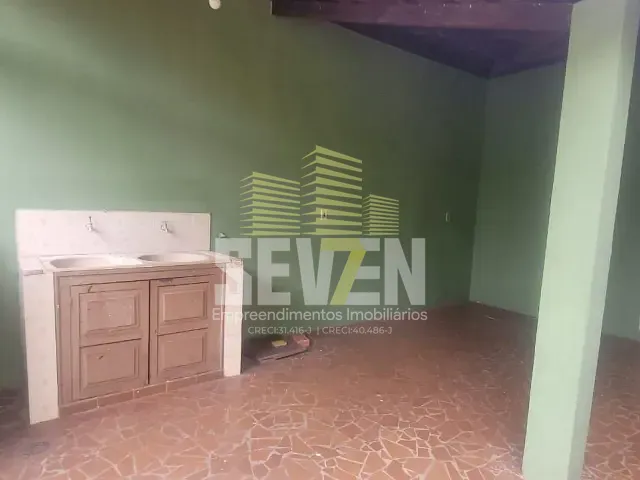 Sobrado com 300m², à venda ou para alugar, no bairro Vila Mesquita em Bauru