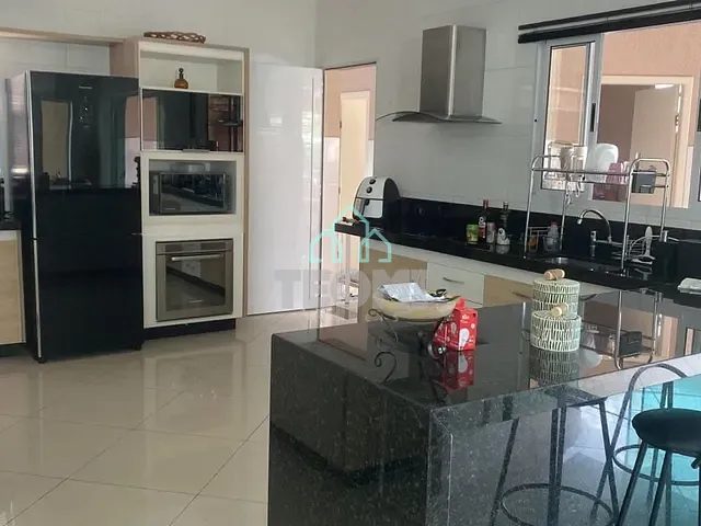 Sobrado com 275m² 4 quartos e 3 banheiros, à venda ou para alugar, no bairro Campos do Conde Chambord em Tremembé