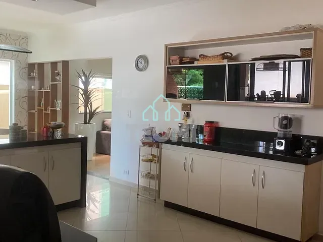 Sobrado com 275m² 4 quartos e 3 banheiros, à venda ou para alugar, no bairro Campos do Conde Chambord em Tremembé