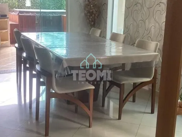 Sobrado com 275m² 4 quartos e 3 banheiros, à venda ou para alugar, no bairro Campos do Conde Chambord em Tremembé