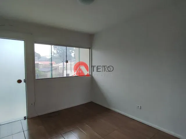 Sobrado 2 quartos e 2 banheiros, para alugar, no bairro Zona 05 em Maringá