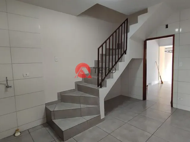 Sobrado 2 quartos e 2 banheiros, para alugar, no bairro Zona 05 em Maringá