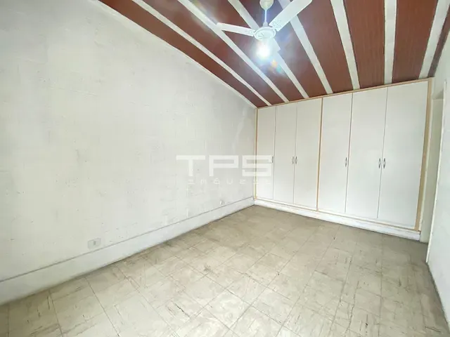 Sobrado com 270m² 3 quartos e 2 banheiros, à venda ou para alugar, no bairro Centro em Taubaté