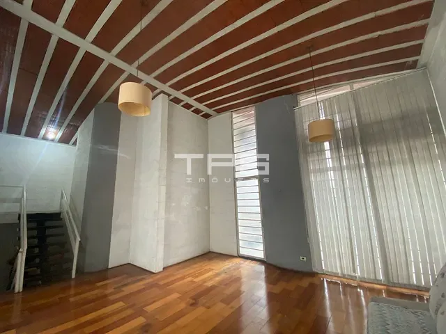 Sobrado com 270m² 3 quartos e 2 banheiros, à venda ou para alugar, no bairro Centro em Taubaté