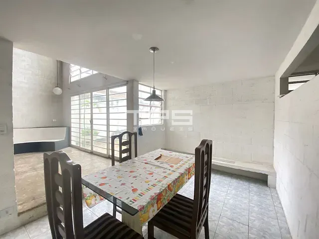 Sobrado com 270m² 3 quartos e 2 banheiros, à venda ou para alugar, no bairro Centro em Taubaté