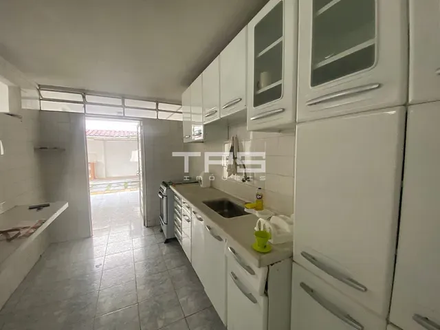 Sobrado com 270m² 3 quartos e 2 banheiros, à venda ou para alugar, no bairro Centro em Taubaté