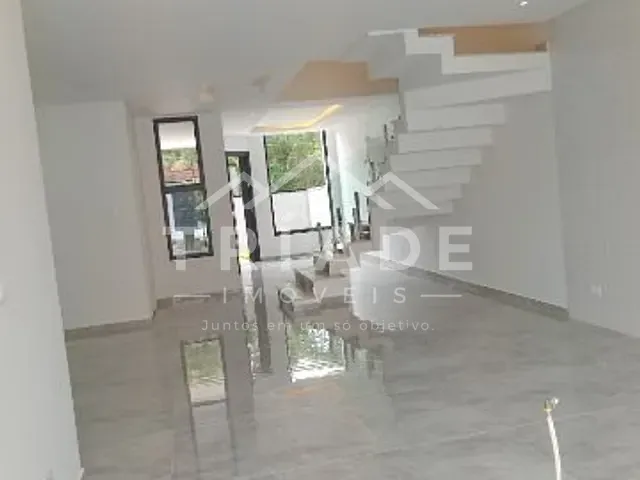 Sobrado com 190m² 3 quartos e 2 banheiros, à venda, no bairro Costeira  em Araucária