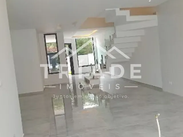 Sobrado com 190m² 3 quartos e 2 banheiros, à venda, no bairro Costeira em Araucária