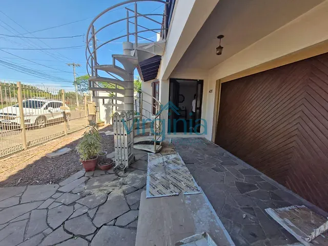 Sobrado com 380m² 4 quartos e 3 banheiros, à venda, no bairro Scharlau em São Leopoldo