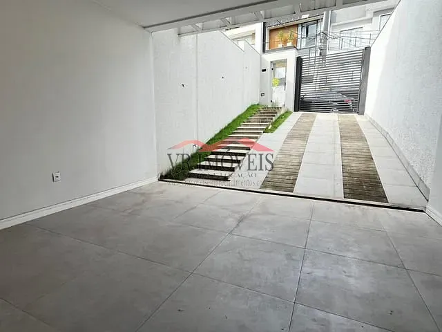 Sobrado com 180m² 3 quartos e 2 banheiros, à venda ou para alugar, no bairro Jardim Belvedere em Volta Redonda
