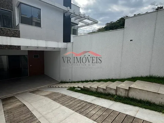 Sobrado com 180m² 3 quartos e 2 banheiros, à venda ou para alugar, no bairro Jardim Belvedere em Volta Redonda