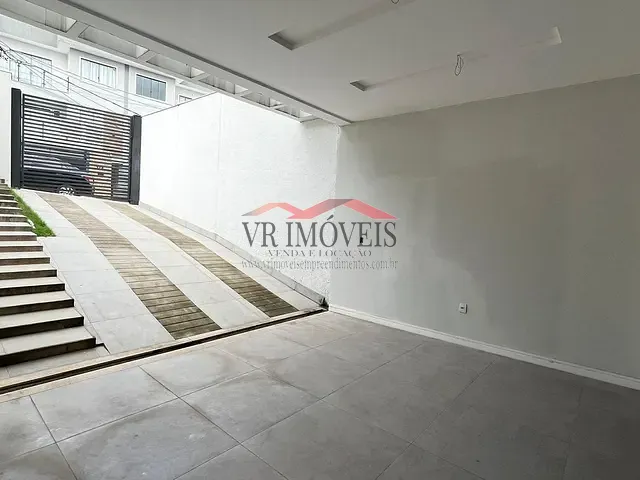 Sobrado com 180m² 3 quartos e 2 banheiros, à venda ou para alugar, no bairro Jardim Belvedere em Volta Redonda