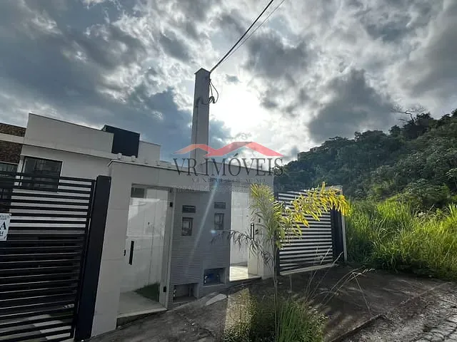 Sobrado com 180m² 3 quartos e 2 banheiros, à venda ou para alugar, no bairro Jardim Belvedere em Volta Redonda