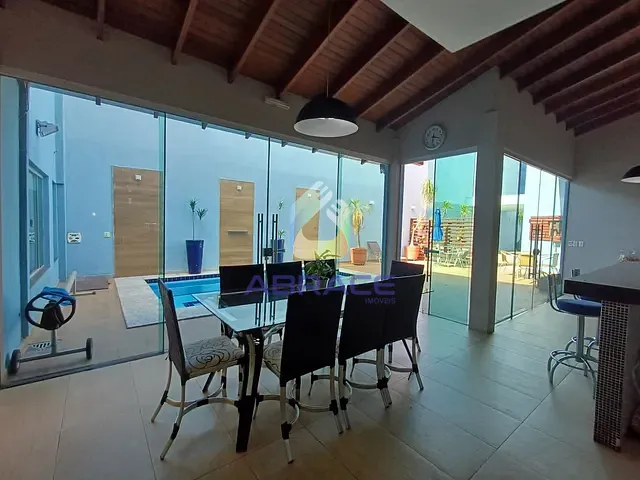 Sobrado 3 quartos e 4 banheiros, para alugar, no bairro Jardim Bela Vista em Campo Grande