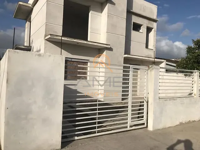 Sobrado com 300m² 3 quartos e 2 banheiros, à venda, no bairro Bom Jesus em Pelotas