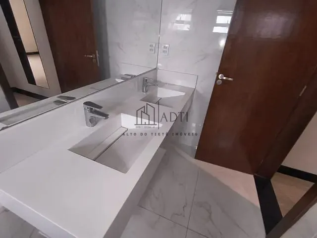 Sobrado com 250m² 3 quartos e 1 banheiro, à venda, no bairro Mogi Moderno em Mogi das Cruzes