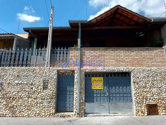 Sobrado com 252m² 2 quartos e 1 banheiro, à venda, no bairro Jardim Bela Vista em Jacareí