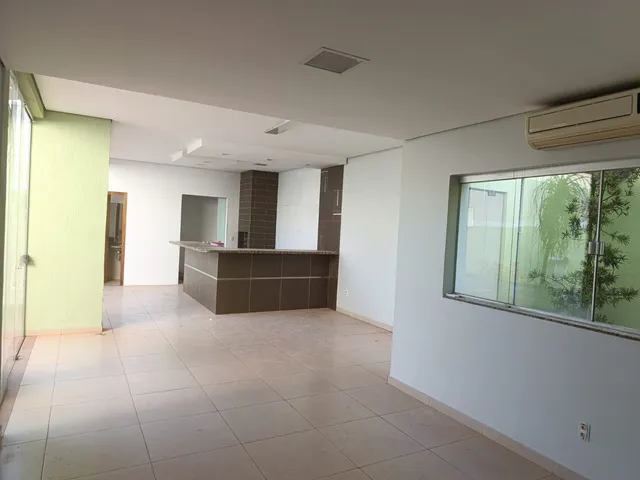 Sobrado com 360m² 4 quartos e 3 banheiros, para alugar, no bairro Plano Diretor Sul em Palmas