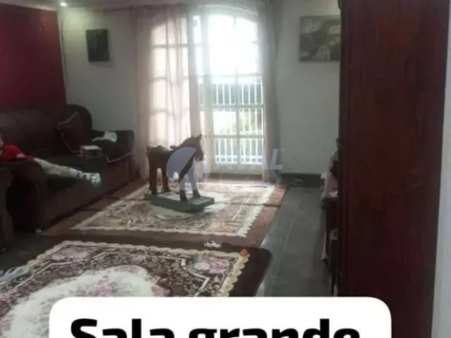 Sobrado com 139m² 8 quartos e 5 banheiros, à venda, no bairro Pinheirinho em Curitiba