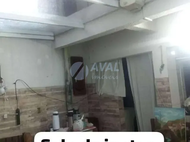 Sobrado com 139m² 8 quartos e 5 banheiros, à venda, no bairro Pinheirinho em Curitiba