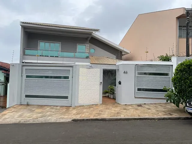 Sobrado com 571m² 4 quartos e 6 banheiros, à venda, no bairro Vila Monte Castelo em Apucarana