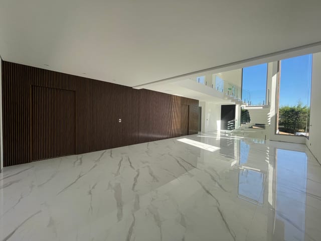 Sobrado com 525m² 4 quartos e 7 banheiros, à venda, no bairro Tamboré em Santana de Parnaíba