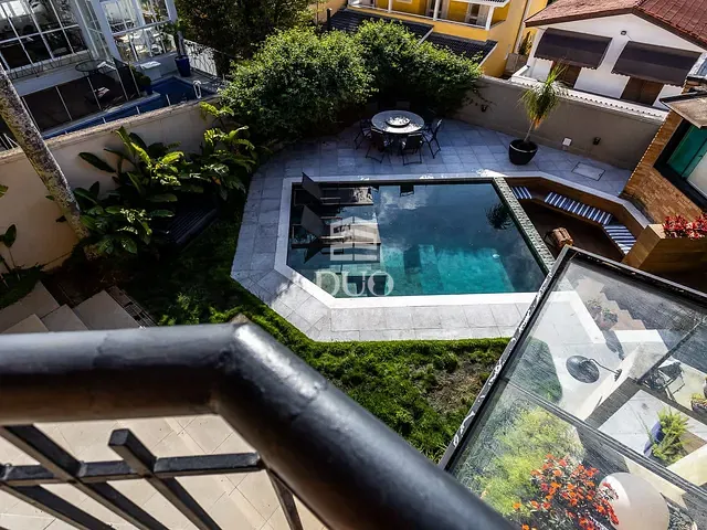 Sobrado com 608m² 4 quartos e 2 banheiros, à venda, no bairro Alphaville em Santana de Parnaíba
