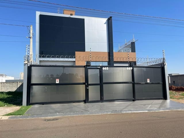 Sobrado com 360m² 4 quartos e 2 banheiros, à venda, no bairro Jardim Firenze em Santa Bárbara D'Oeste