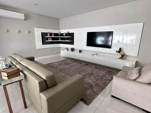 Sobrado com 360m² 4 quartos e 2 banheiros, à venda, no bairro Jardim Firenze em Santa Bárbara D'Oeste