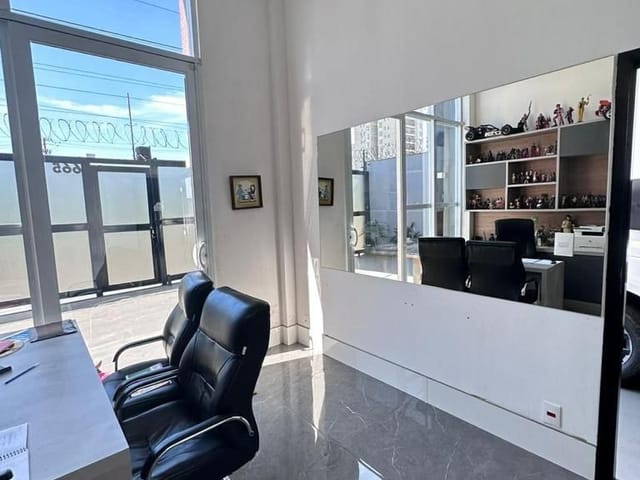 Sobrado com 360m² 4 quartos e 2 banheiros, à venda, no bairro Jardim Firenze em Santa Bárbara D'Oeste