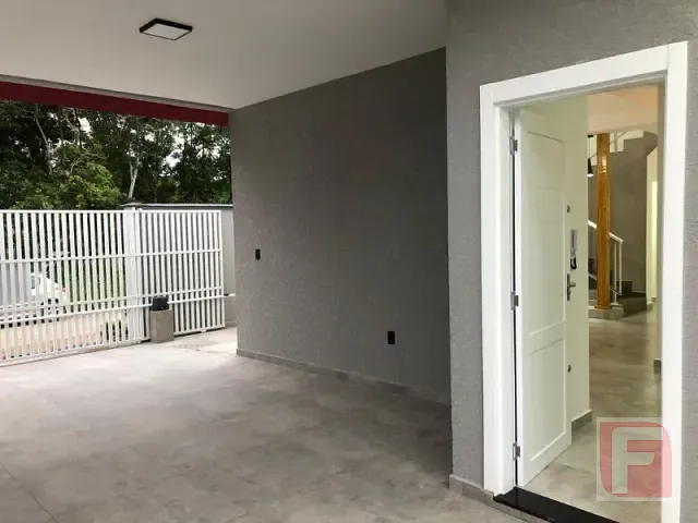 Sobrado 3 quartos e 1 banheiro, à venda, no bairro Itapema do Norte em Itapoá