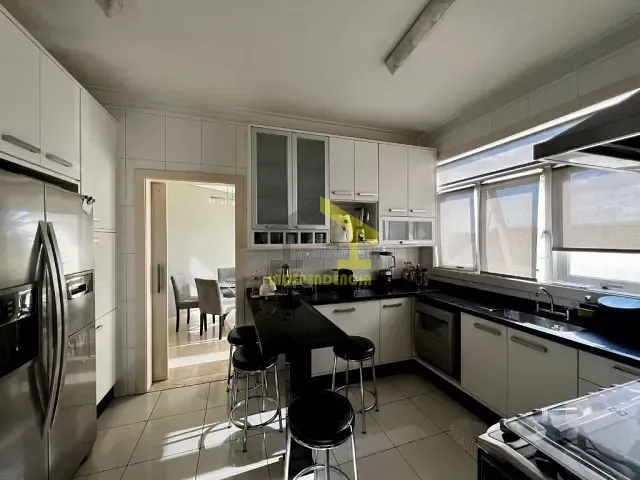 Sobrado com 454m² 4 quartos e 6 banheiros, à venda, no bairro Tanquinho em Santana de Parnaíba