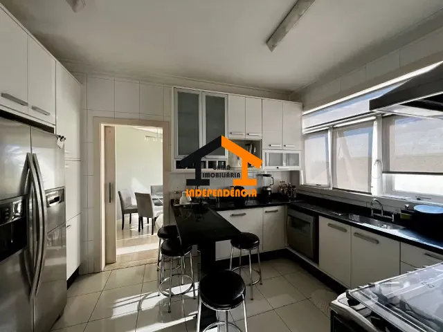Sobrado com 454m² 4 quartos e 6 banheiros, à venda, no bairro Tanquinho em Santana de Parnaíba