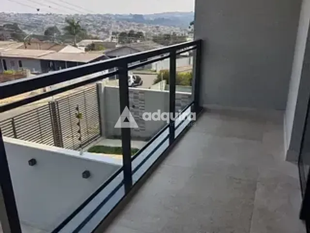 Sobrado 3 quartos e 4 banheiros, à venda, no bairro Ronda em Ponta Grossa