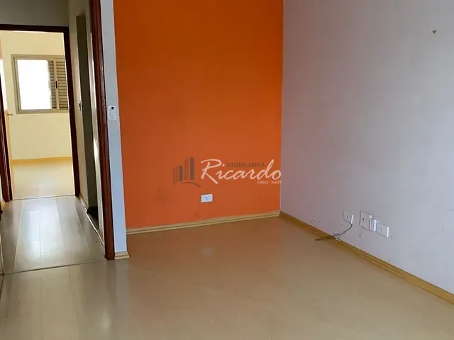 Sobrado 3 quartos e 3 banheiros, à venda, no bairro Centro em Arapongas